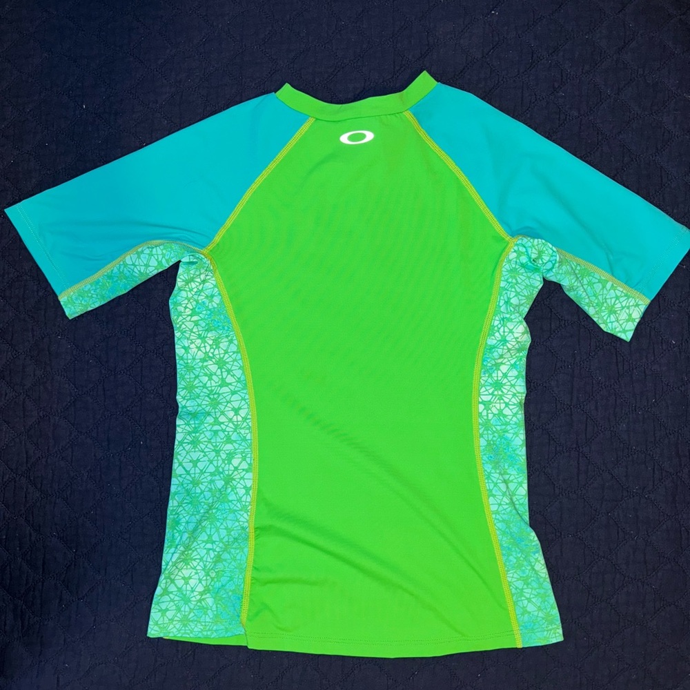 Oakley Rashguard - size small - Picture 2 of 2